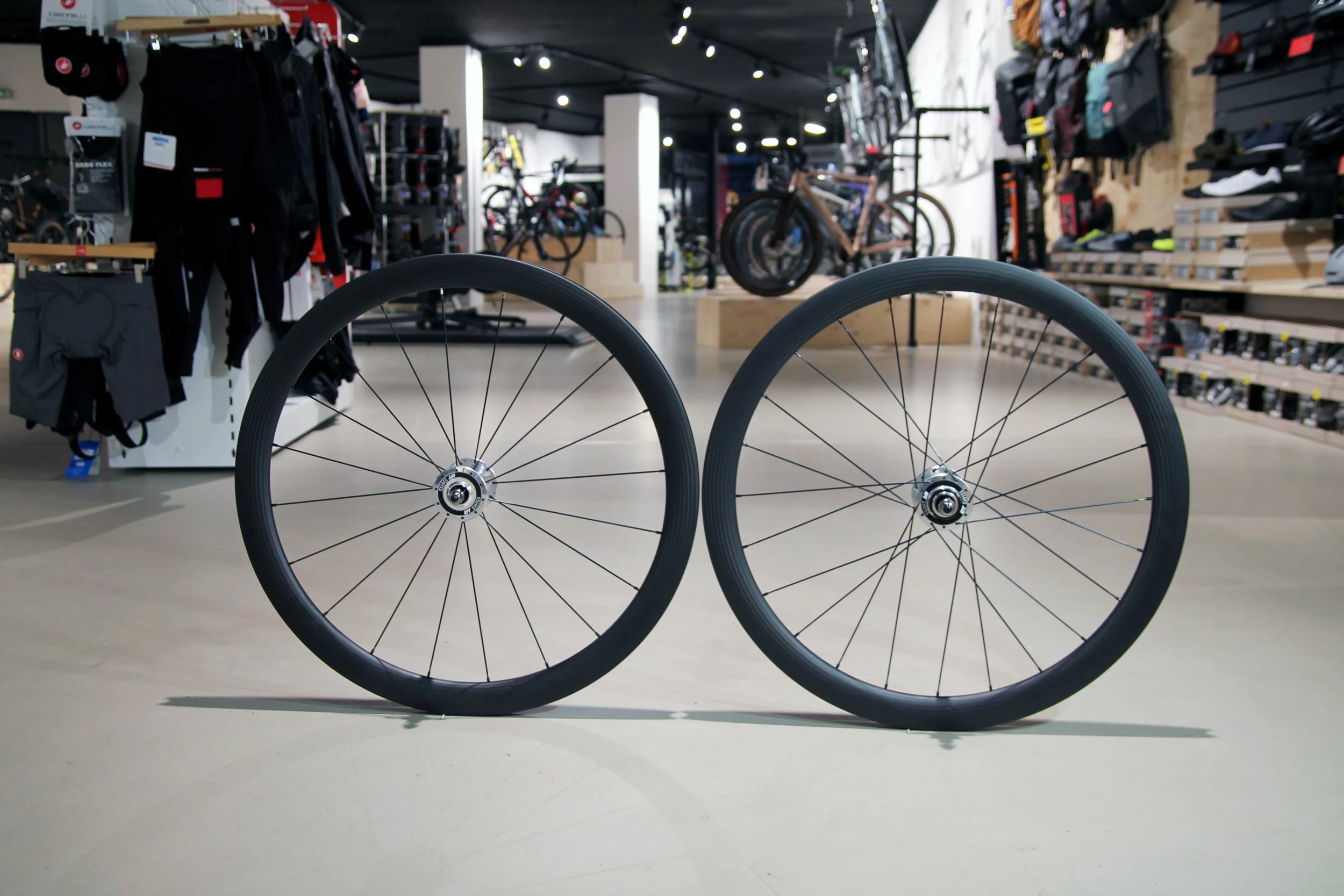 SMParts. Force 45 TLR 3K Twill Weave X DT SWISS 370 Track 20/24 Loch Laufradsatz 1 SMParts. Force 45 TLR 3K Twill Weave X DT SWISS 370 Track 20/24 Loch Laufradsatz