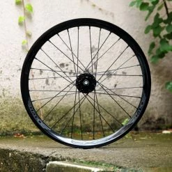 Halo EX-3 20" Vorderrad Mit Shutter Precision Nabendynamo SD-8 Disc / Schwarz