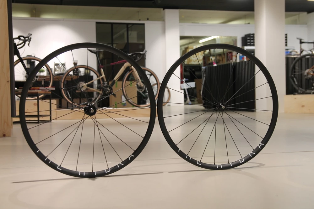 H+Son THE HYDRA X MACK HUBS Low Flange Track Laufradsatz 1 H+Son THE HYDRA X MACK HUBS Low Flange Track Laufradsatz