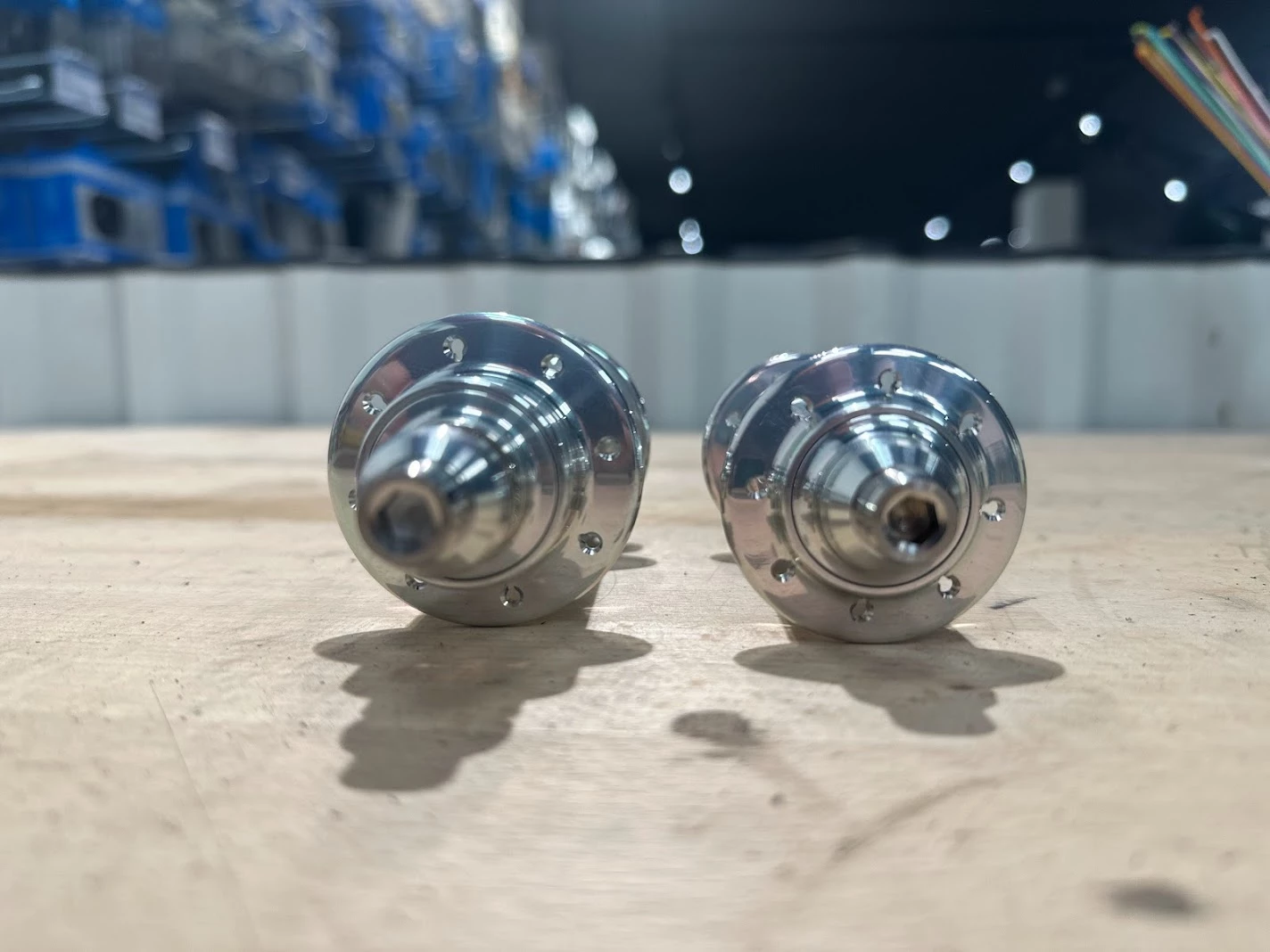 MACK HUBS Superlight Track Naben-Set Low Flange -geschlitzt- 16 Loch Silber Fixed-only 5 MACK HUBS Superlight Track Naben-Set Low Flange -geschlitzt- 16 Loch Silber Fixed-only – Bild 5