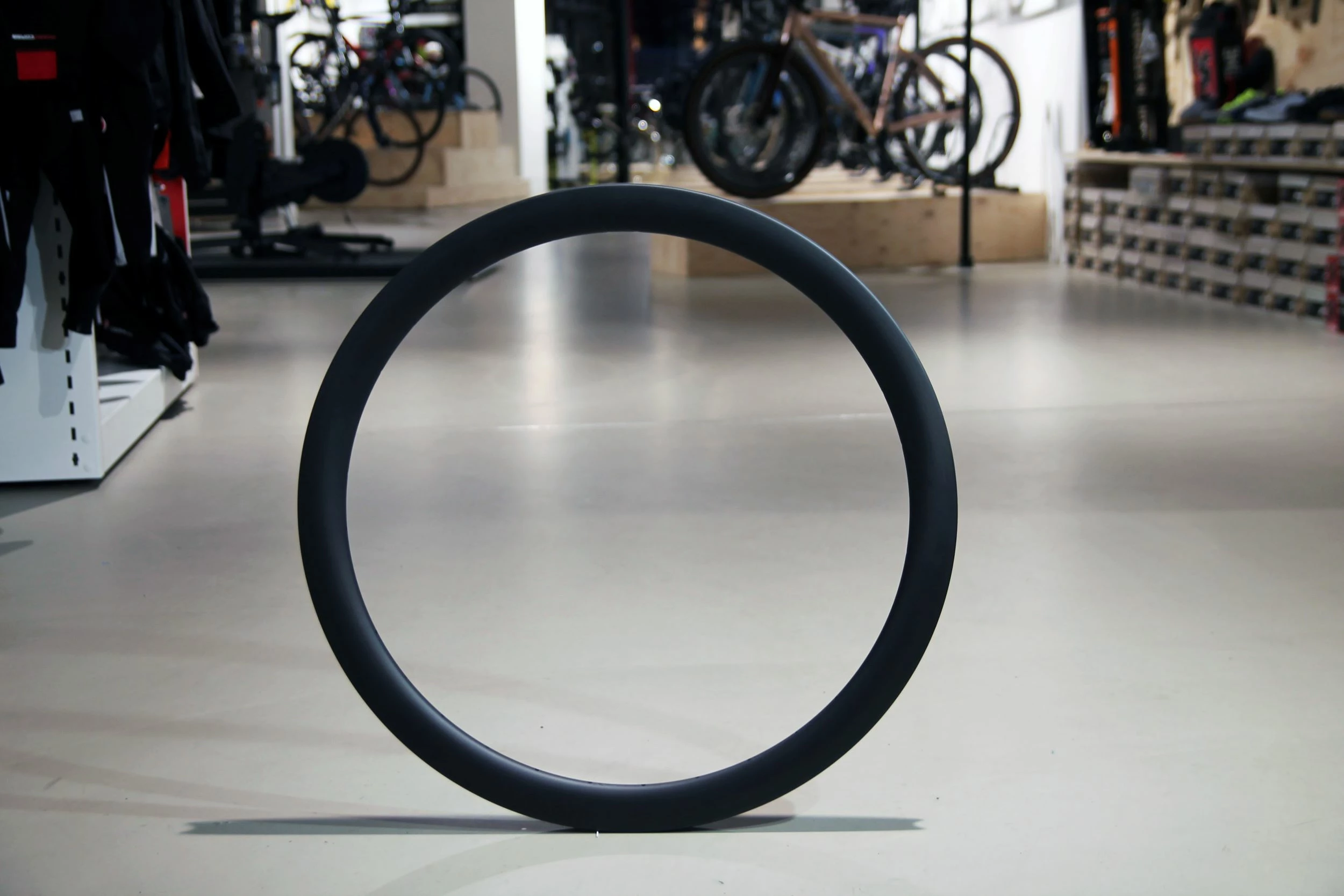 SMParts. Force 45, T700 Clincher TLR Carbon Felge UD Matt, 700c 28" 2 SMParts. Force 45, T700 Clincher TLR Carbon Felge UD Matt, 700c 28" – Bild 2