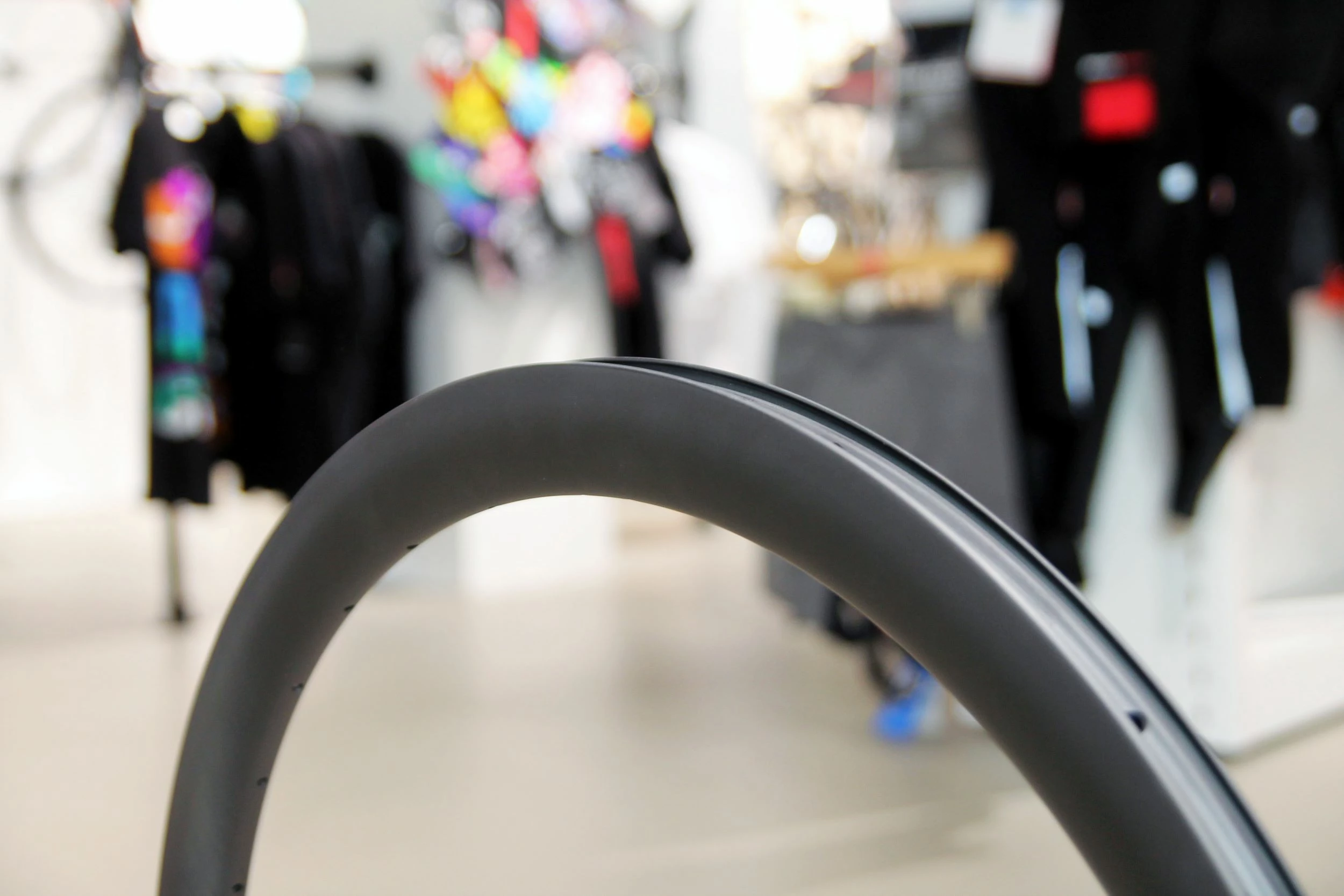 SMParts. Force 45, T700 Clincher TLR Carbon Felge UD Matt, 700c 28" 1 SMParts. Force 45, T700 Clincher TLR Carbon Felge UD Matt, 700c 28"