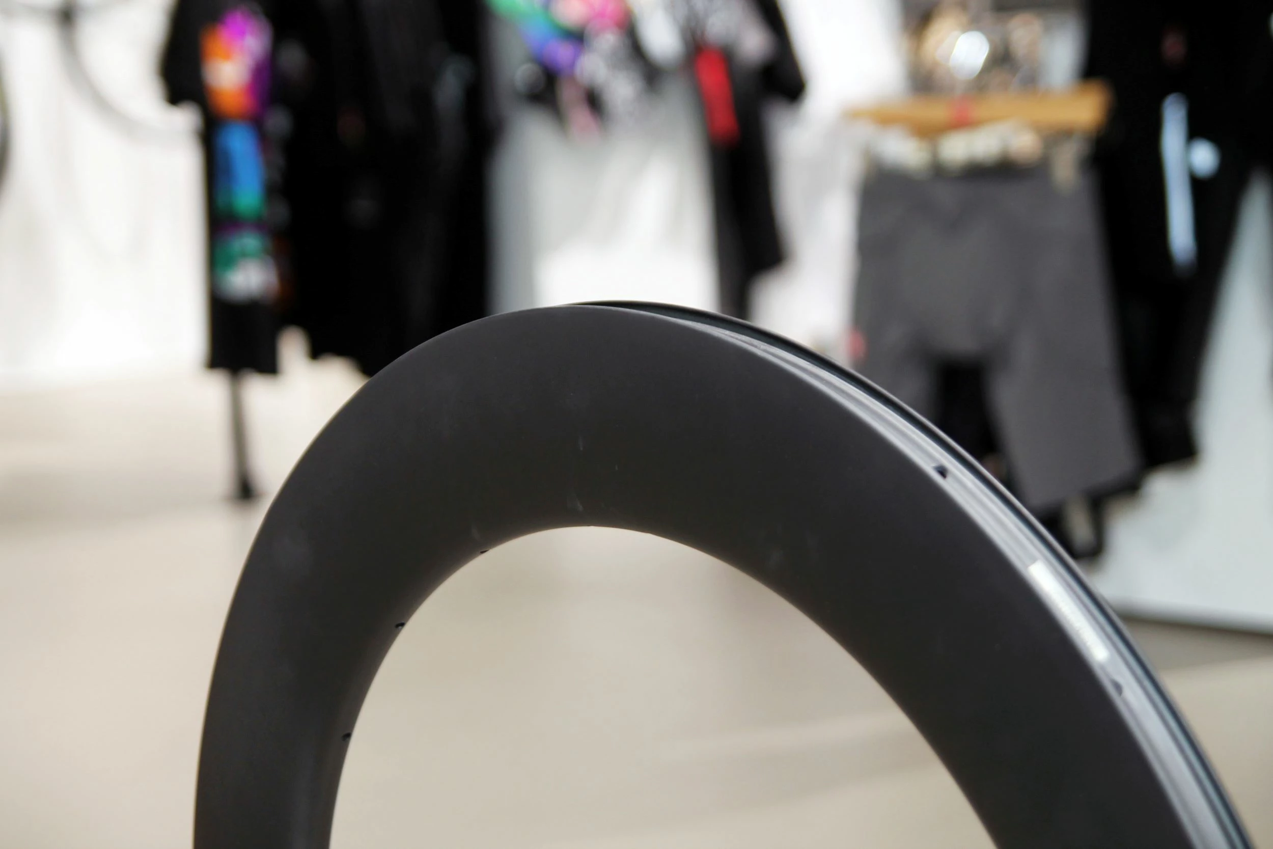 SMParts. Force 85, T700 Clincher TLR Carbon Felge UD Matt, 700c 28" 1 SMParts. Force 85, T700 Clincher TLR Carbon Felge UD Matt, 700c 28"