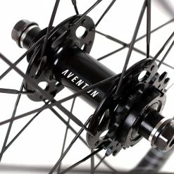 Aventon Latigo Carbon Laufradsatz 38mm 8 Aventon Latigo Carbon Laufradsatz 38mm -Cyclocross Verkaufsgeschäft aventon latigo 01 track wheelset clincher 38mm 4