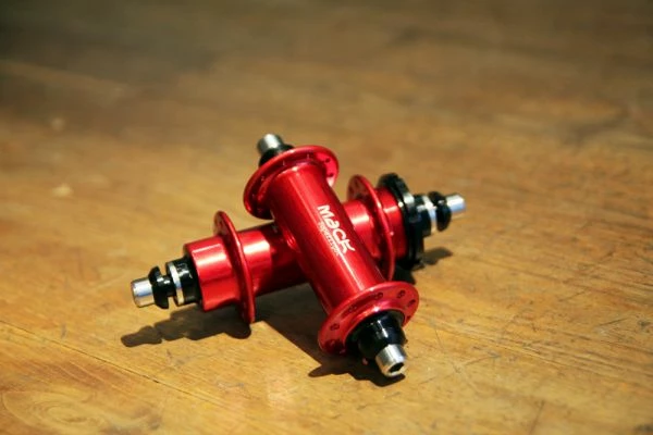 MACK HUBS Superlight Track Hinterrad Nabe Niederflansch - Farbig 1 MACK HUBS Superlight Track Hinterrad Nabe Niederflansch - Farbig