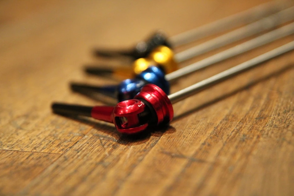 SMParts. SM-Parts Schnellspanner Mit Titanachse Und Carbonhebel - Set 5 SMParts. SM-Parts Schnellspanner Mit Titanachse Und Carbonhebel - Set – Bild 5