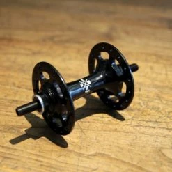 SMParts. SM-Parts Track Hochflansch Vorderradnabe -Cyclocross Verkaufsgeschäft smp track front hub black 1